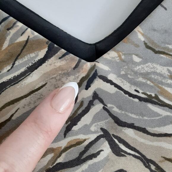 Vintage 80s Satin Sleeveless Blouse 100% Silk Animal Print Womens 12 Mob Wife - Picture 4 of 10